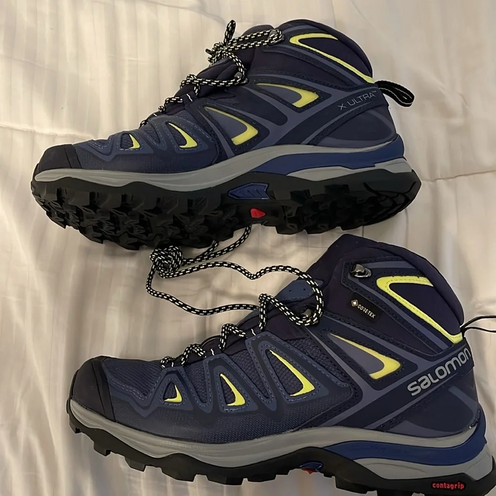 Salomon Womens Ultra Goretex high top never used but no tag. Lightweight shoe - Picture 2 of 9